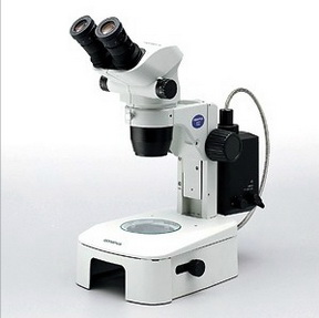 Стереомикроскоп OLYMPUS SZ51 на штативе SZ2-ST с осветителем проходящего света SZ2-ILA